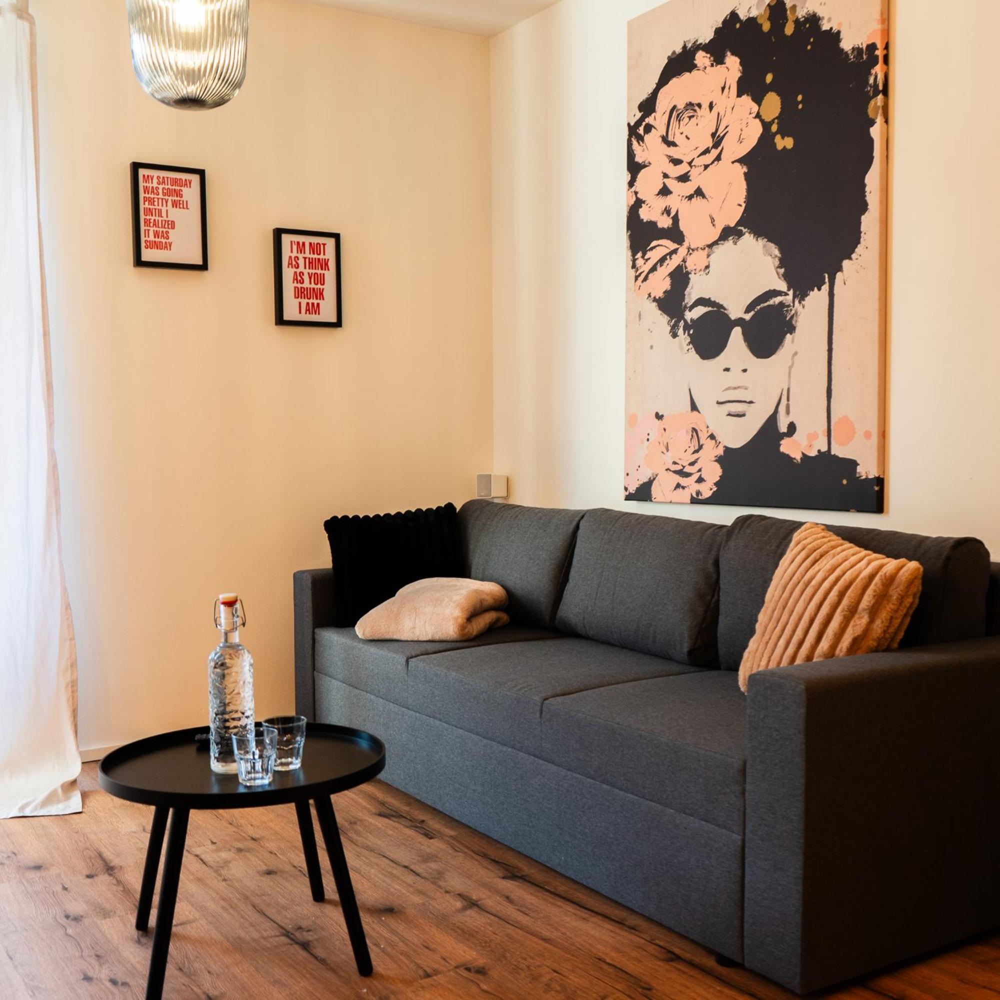M Apartment Charme - Gemuetlich Geraeumig Heimisch ลันเดาอินแดร์ฟัลซ์ ภายนอก รูปภาพ