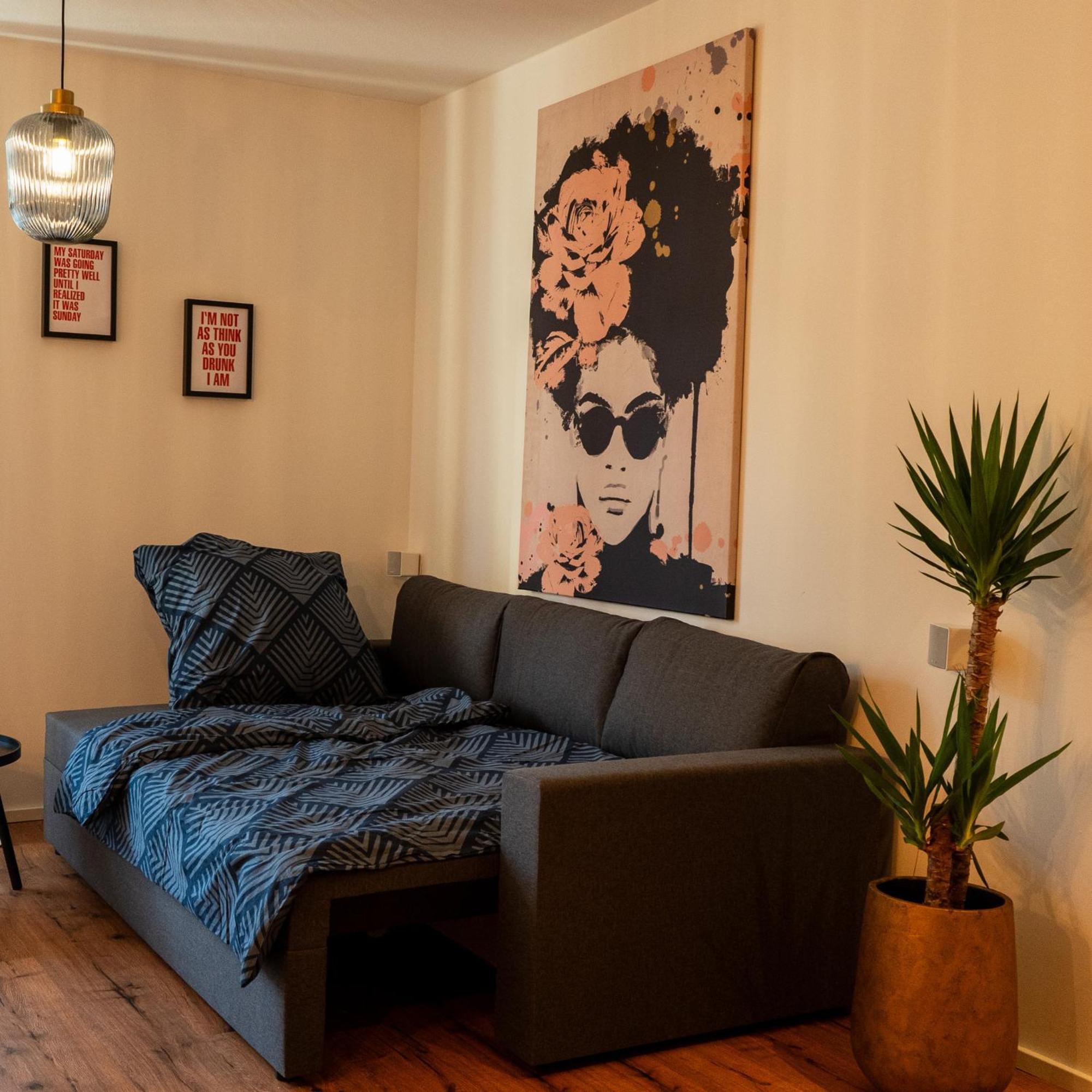 M Apartment Charme - Gemuetlich Geraeumig Heimisch ลันเดาอินแดร์ฟัลซ์ ภายนอก รูปภาพ